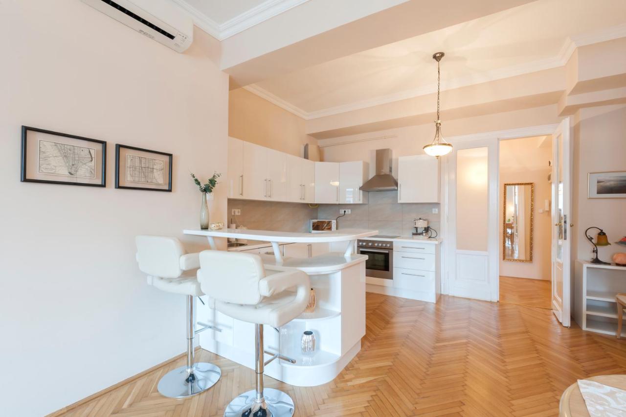 Opera & Basilica 2 Bedrooms With Balcony Budapešť Exteriér fotografie