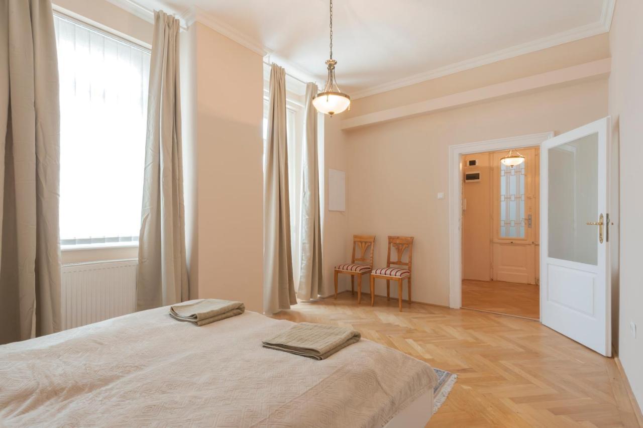 Opera & Basilica 2 Bedrooms With Balcony Budapešť Exteriér fotografie