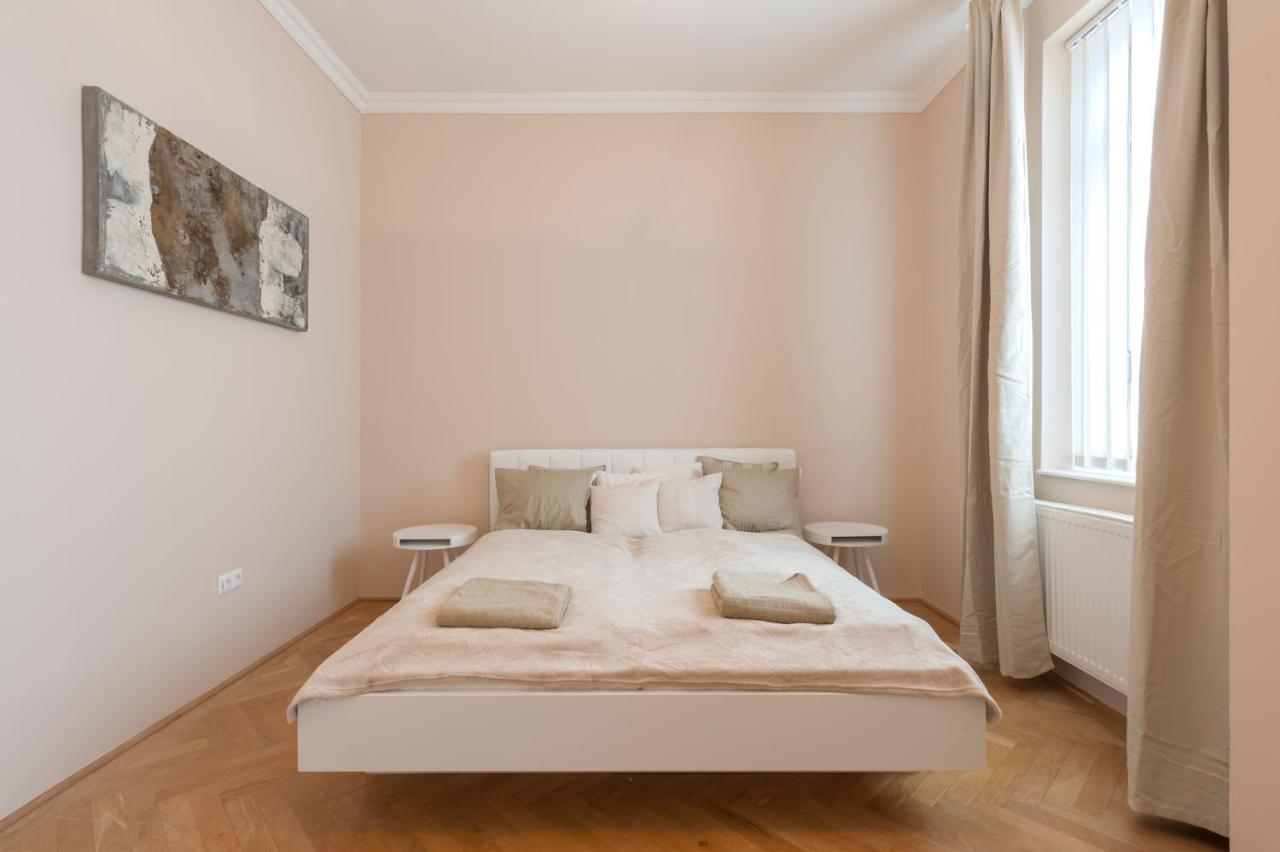 Opera & Basilica 2 Bedrooms With Balcony Budapešť Exteriér fotografie