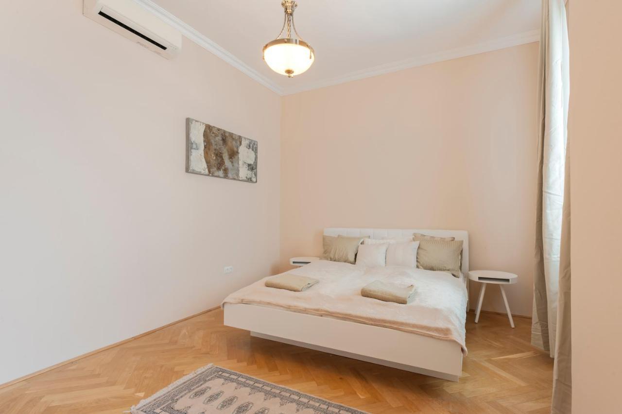 Opera & Basilica 2 Bedrooms With Balcony Budapešť Exteriér fotografie