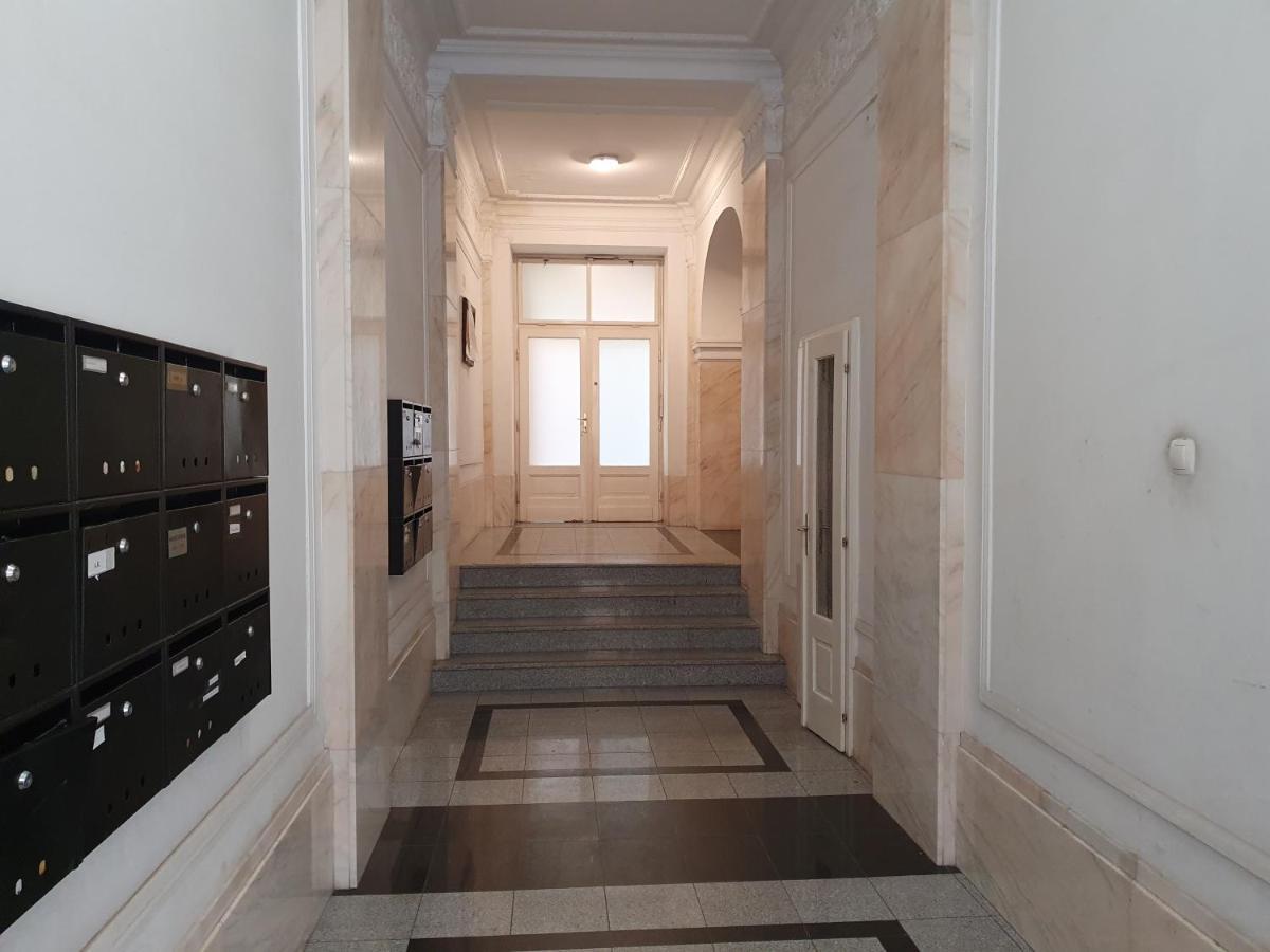 Opera & Basilica 2 Bedrooms With Balcony Budapešť Exteriér fotografie