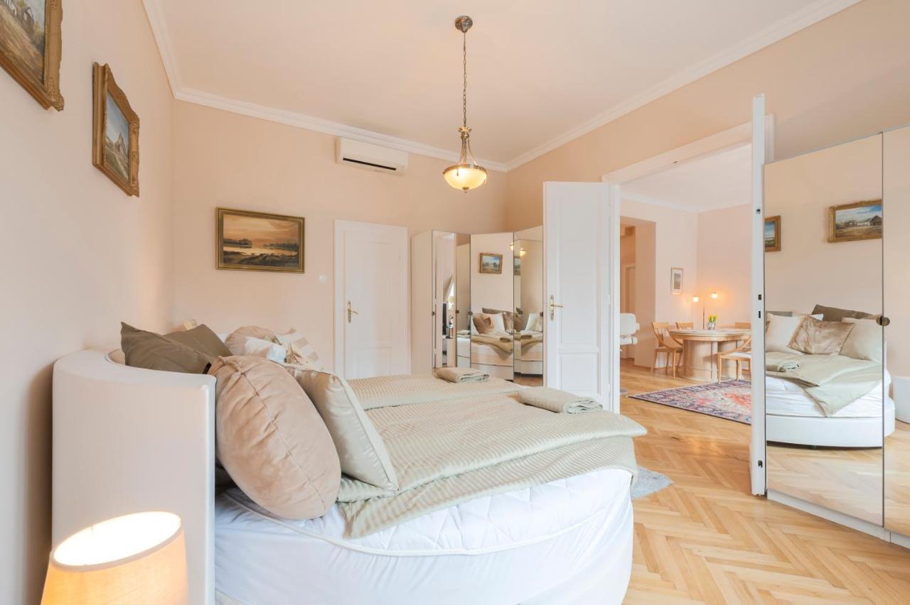 Opera & Basilica 2 Bedrooms With Balcony Budapešť Exteriér fotografie